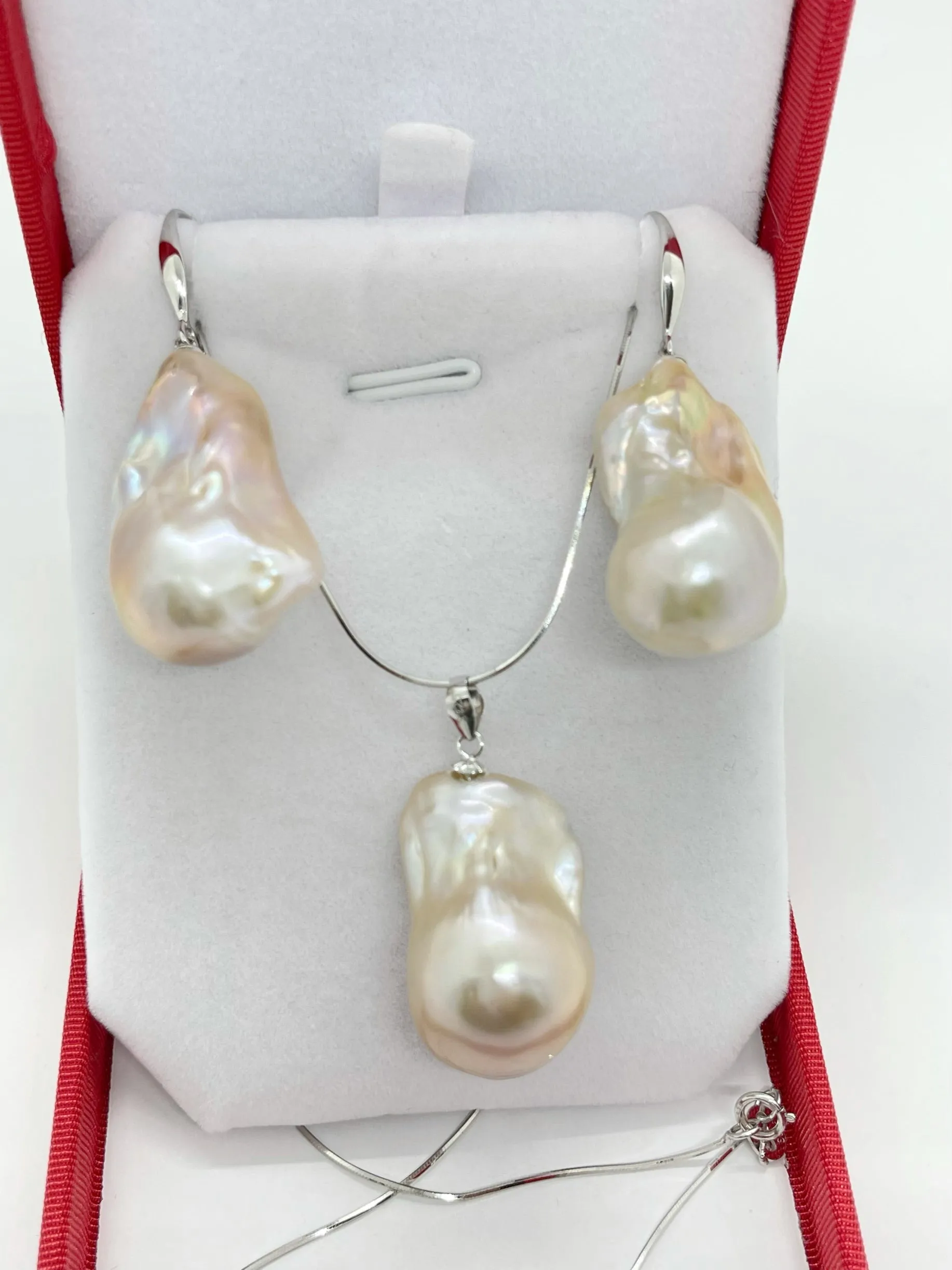 15-20mm AA  SET Baroque Freshwater Pearl Earrings and Pendant