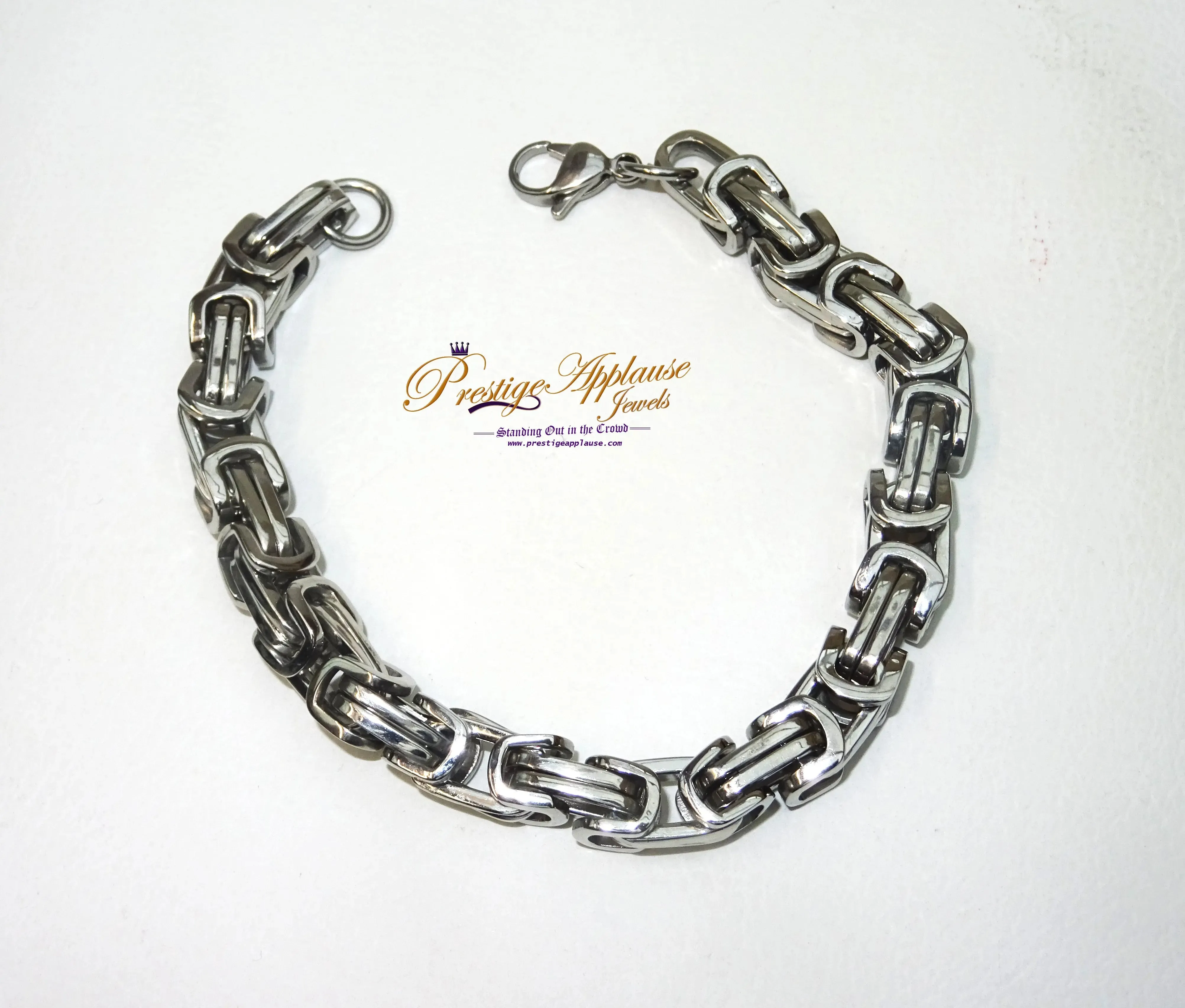 Beautiful Silver-Colour Retro Interlock Chain Bracelets for Ladies - Great as Gift