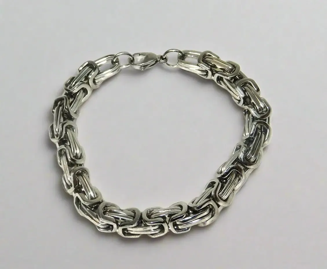 Beautiful Silver-Colour Retro Interlock Chain Bracelets for Ladies - Great as Gift