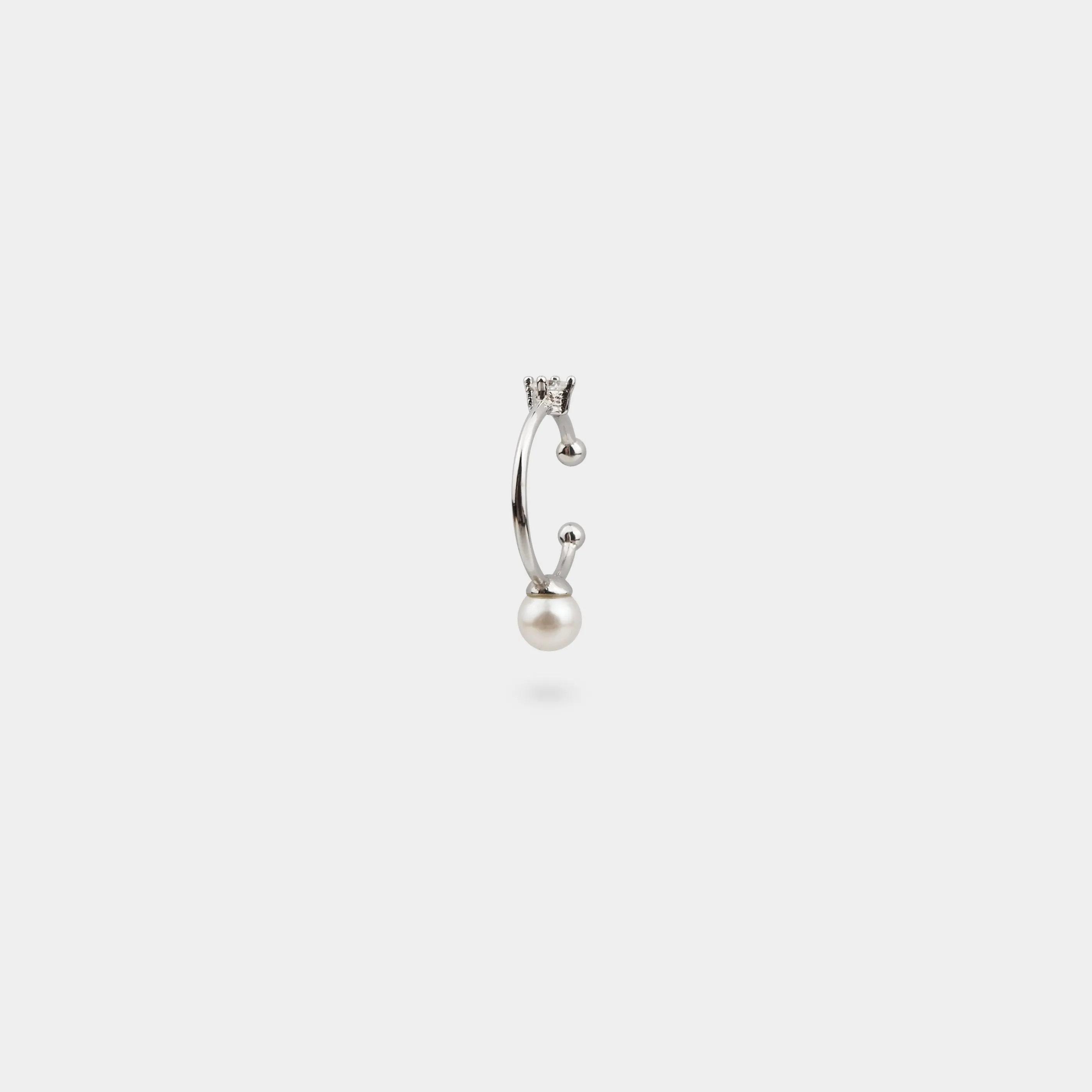 CALLA LILLY PEARL EARCUFF