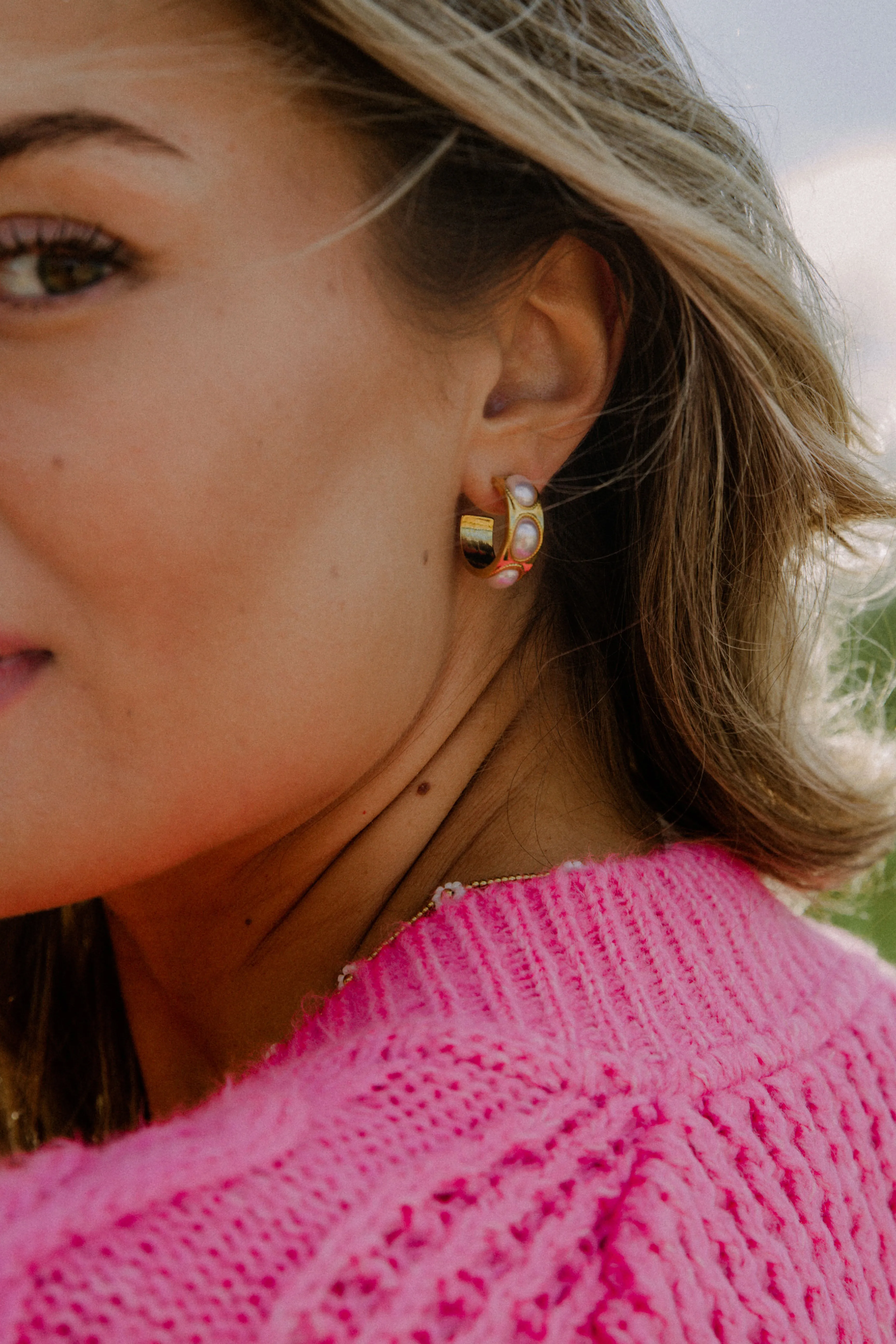 Chunky Oval Pearl Hoop Earrings in Gold