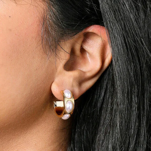 Chunky Oval Pearl Hoop Earrings in Gold