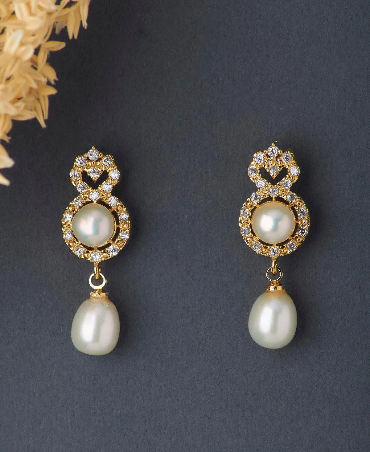 Classic Pearl Hanging Earring