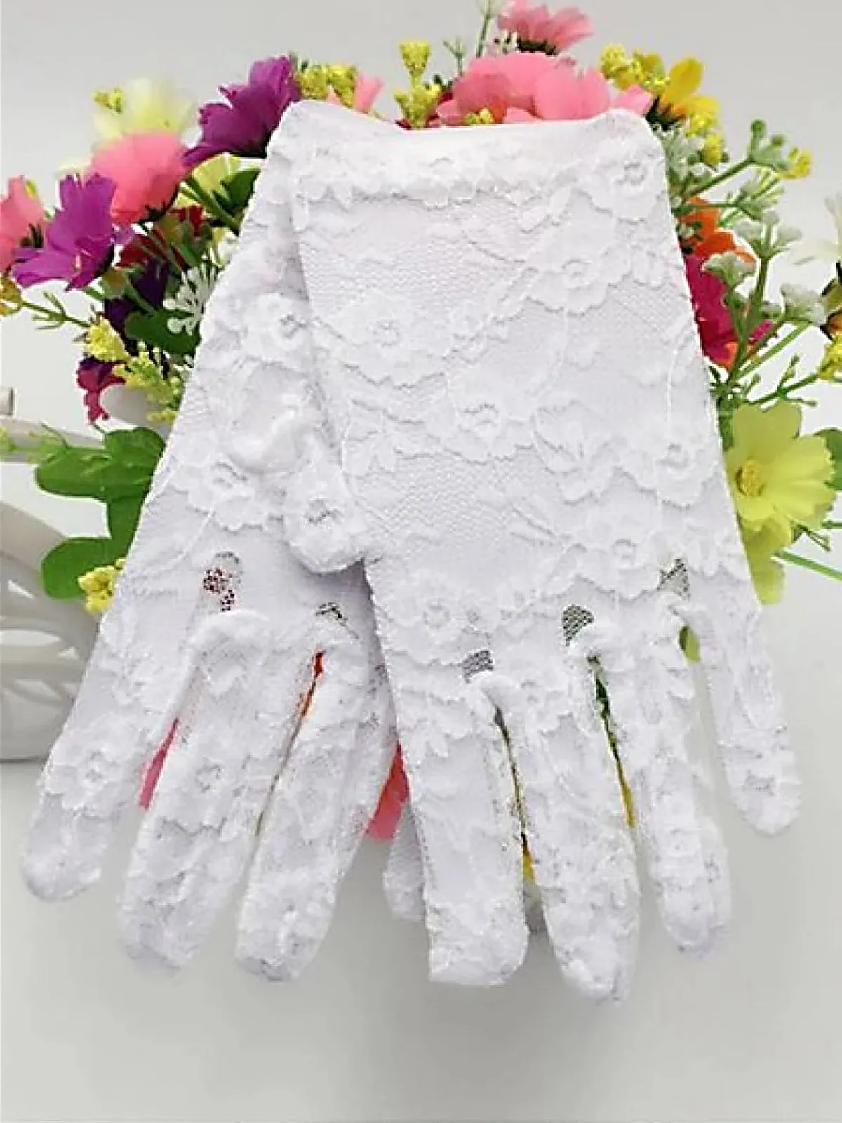 Girls White Vintage Style Lace Gloves