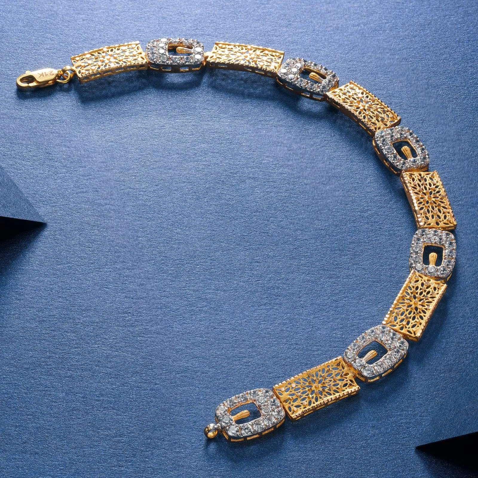 Gold Bracelet - E211951