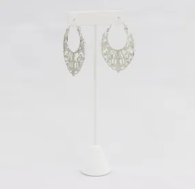 Hoop earring with solid decorative plate design