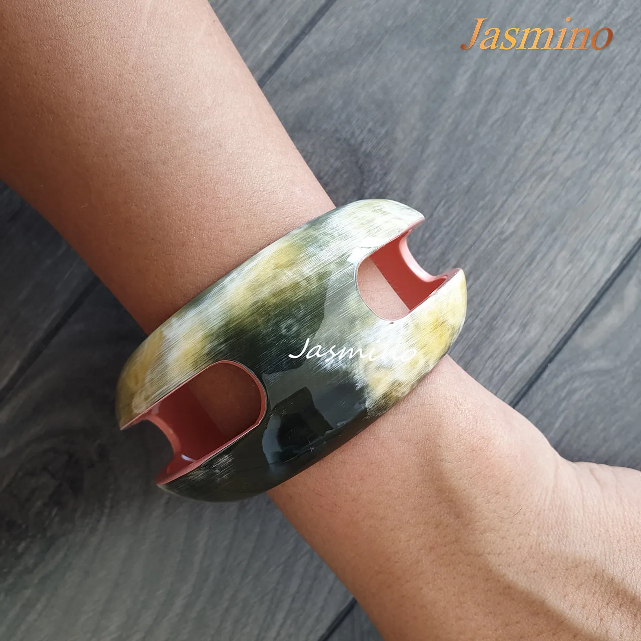 Natural Handmade Bracelet Cuff J17645, Source as Buffalo Horn and Lacquered