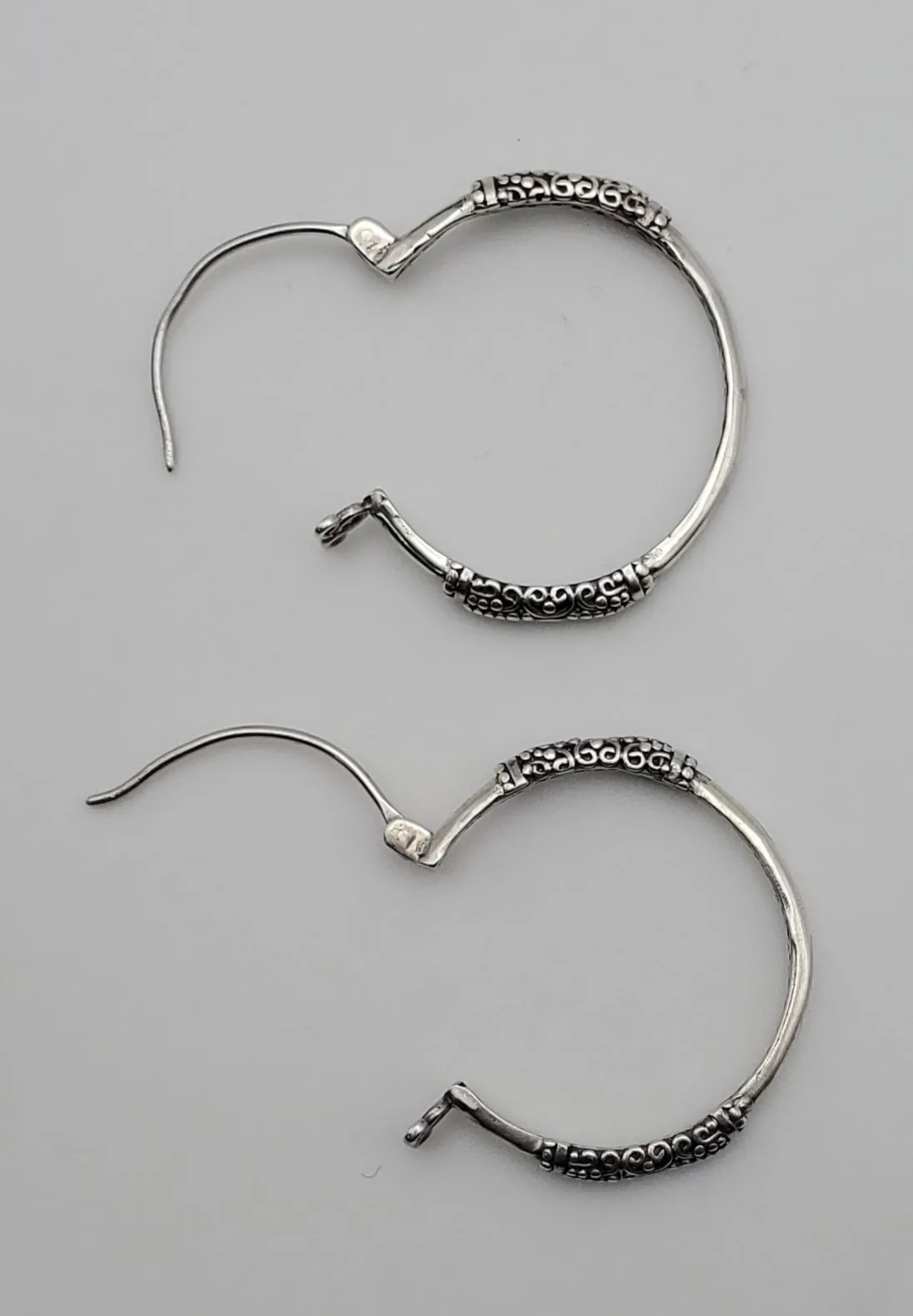 Sarda - Vintage Sterling Silver Hoop Earrings