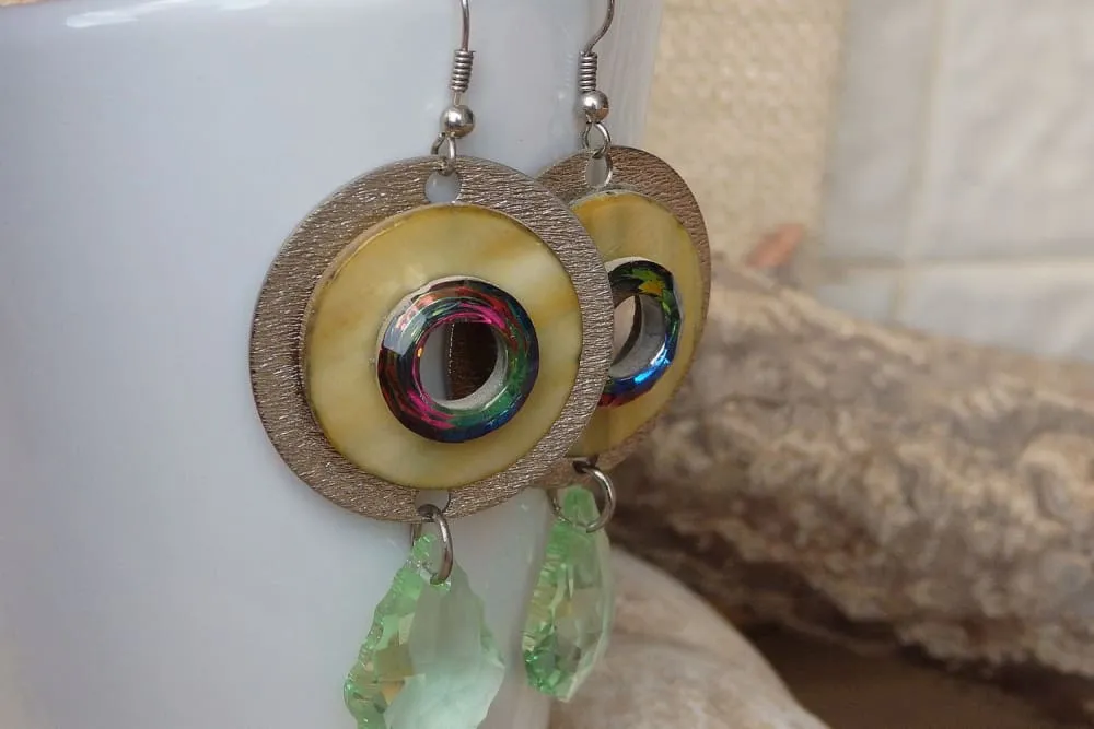 Shell hoop teardrop earring