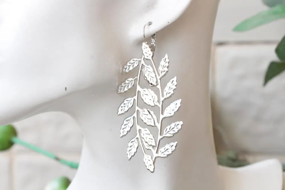 SILVER LEAF NECKLACE