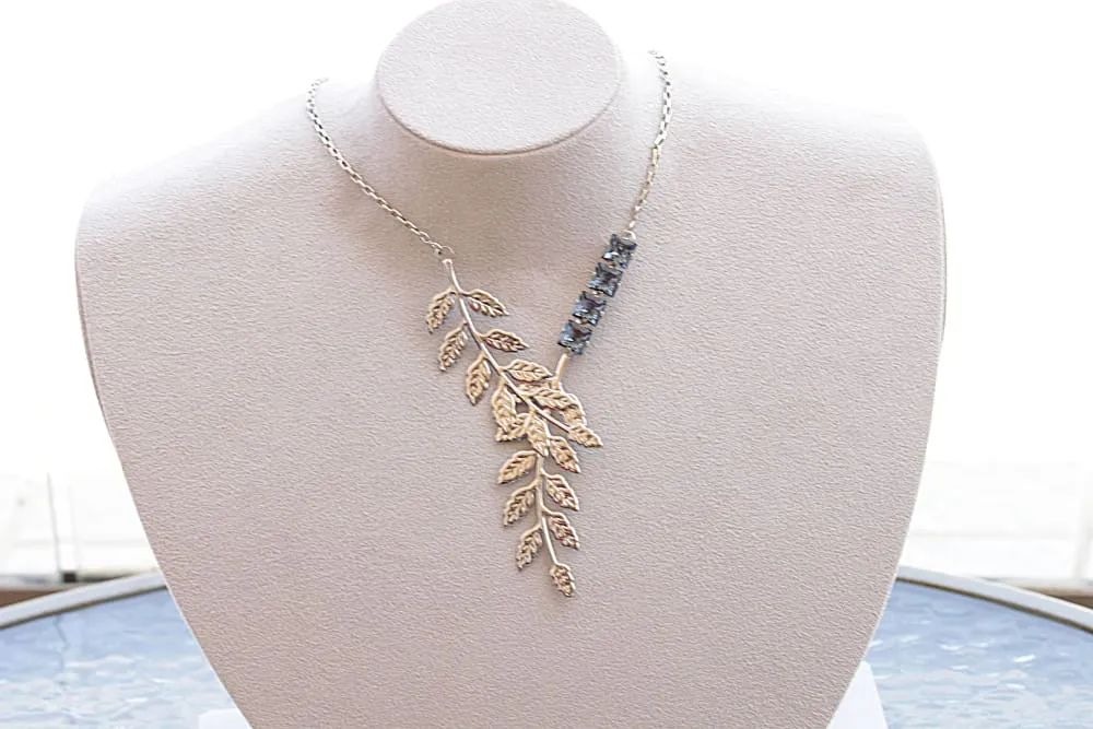 SILVER LEAF NECKLACE