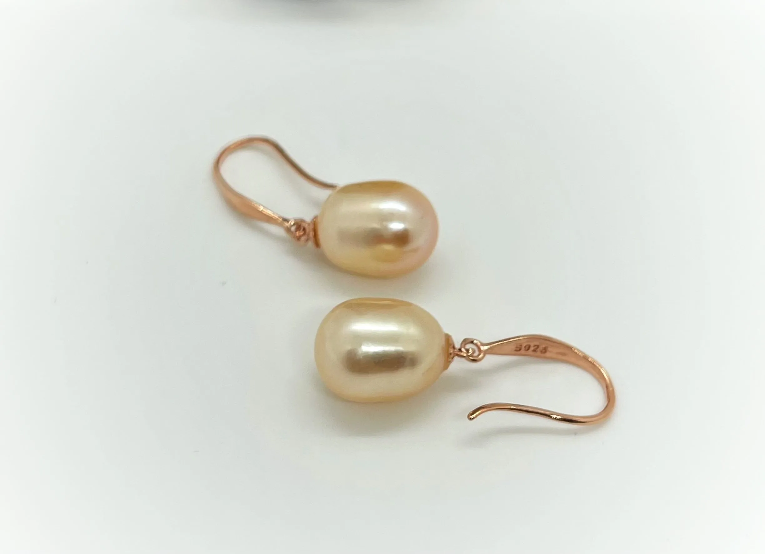 Standard Hang Drop Freshwater Pearl