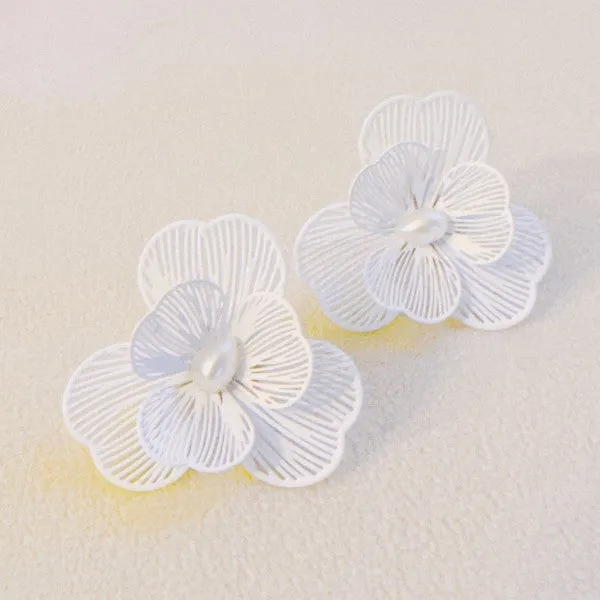 TEEK - Princess Pearl Centered Flower Earrings